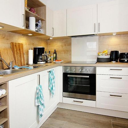 Reetdachhaus Lotte Mit Sauna Und Kaminofen Am Yachthafen In Vieregge מראה חיצוני תמונה